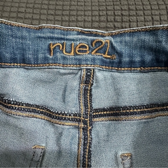 LIMITED TIME $4 ITEM!! Rue21 Classic Blue Skinny Jeans - Picture 2 of 5